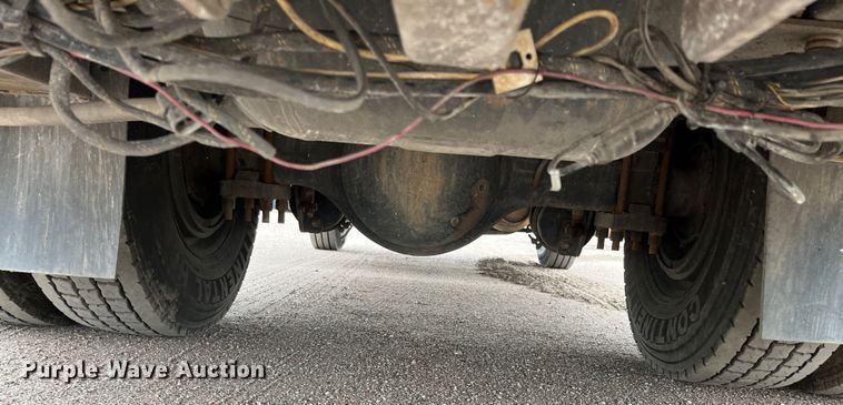 image for item DS1792 2009 International 7400  utility / service truck