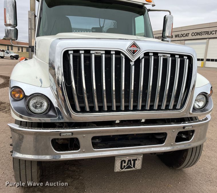 image for item DS1792 2009 International 7400  utility / service truck