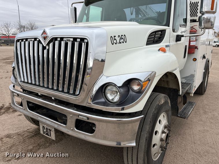 image for item DS1792 2009 International 7400  utility / service truck