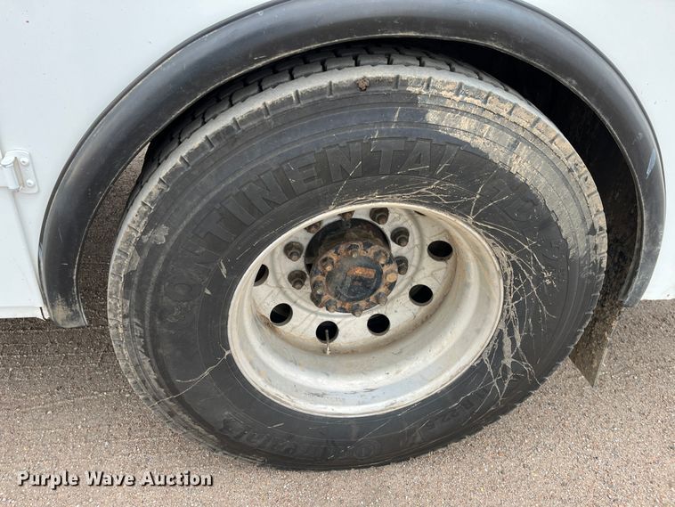 image for item DS1792 2009 International 7400  utility / service truck