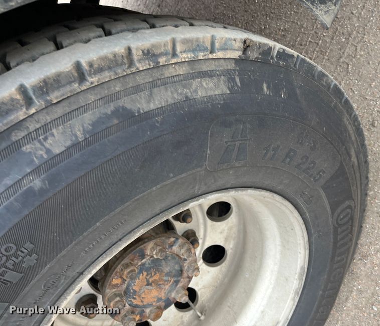 image for item DS1792 2009 International 7400  utility / service truck