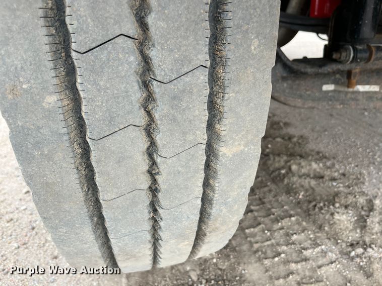 image for item DS1792 2009 International 7400  utility / service truck