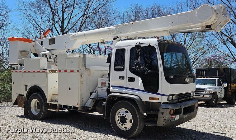 image for item DS6322 2000 Chevrolet T7500  bucket truck
