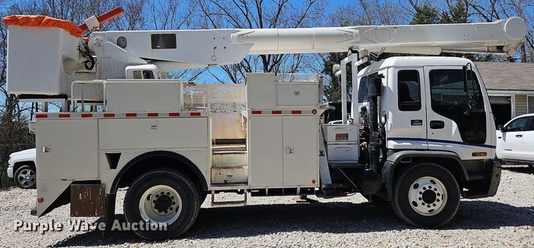 image for item DS6322 2000 Chevrolet T7500  bucket truck