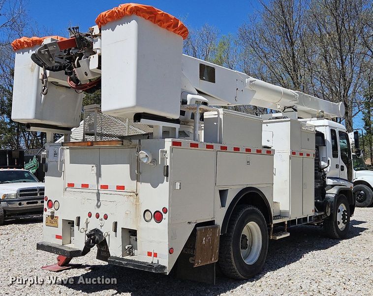 image for item DS6322 2000 Chevrolet T7500  bucket truck