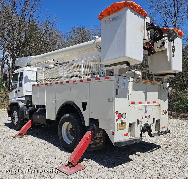 image for item DS6322 2000 Chevrolet T7500  bucket truck