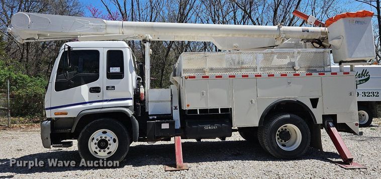 image for item DS6322 2000 Chevrolet T7500  bucket truck