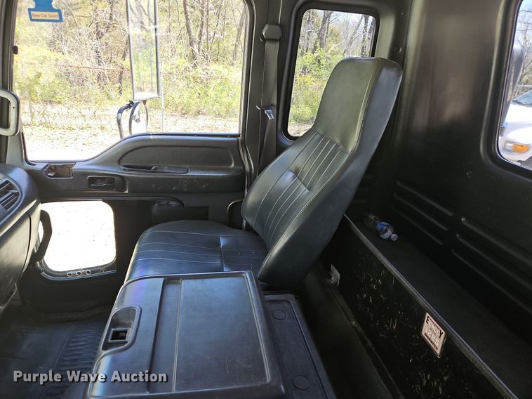 image for item DS6322 2000 Chevrolet T7500  bucket truck