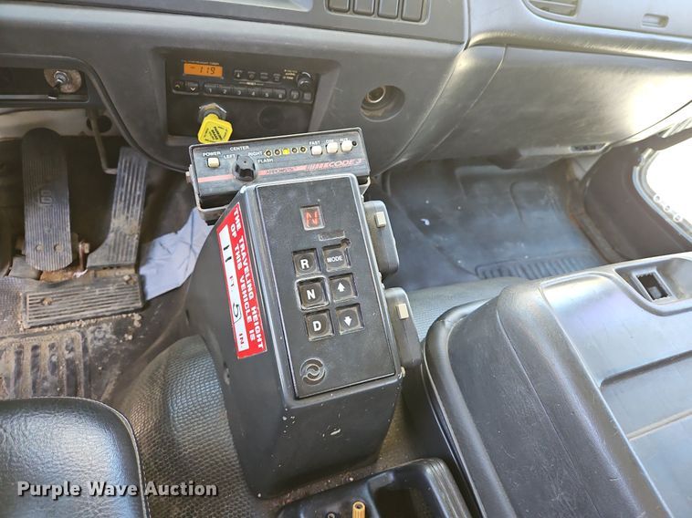 image for item DS6322 2000 Chevrolet T7500  bucket truck