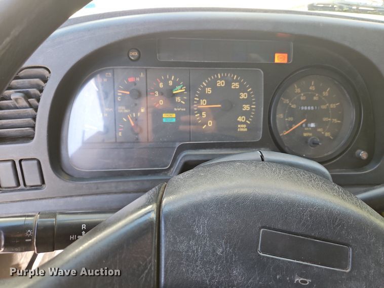 image for item DS6322 2000 Chevrolet T7500  bucket truck