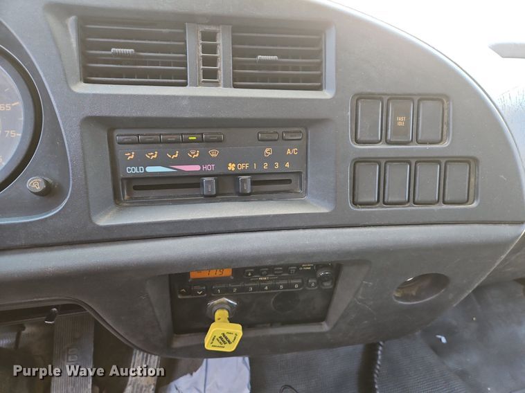 image for item DS6322 2000 Chevrolet T7500  bucket truck