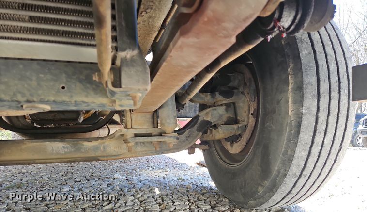 image for item DS6322 2000 Chevrolet T7500  bucket truck