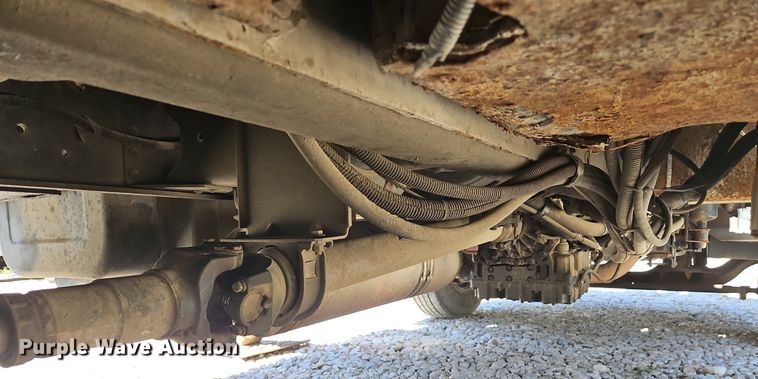 image for item DS6322 2000 Chevrolet T7500  bucket truck