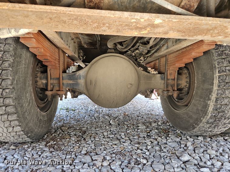 image for item DS6322 2000 Chevrolet T7500  bucket truck