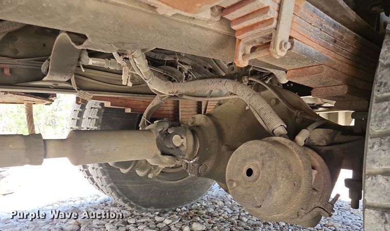 image for item DS6322 2000 Chevrolet T7500  bucket truck