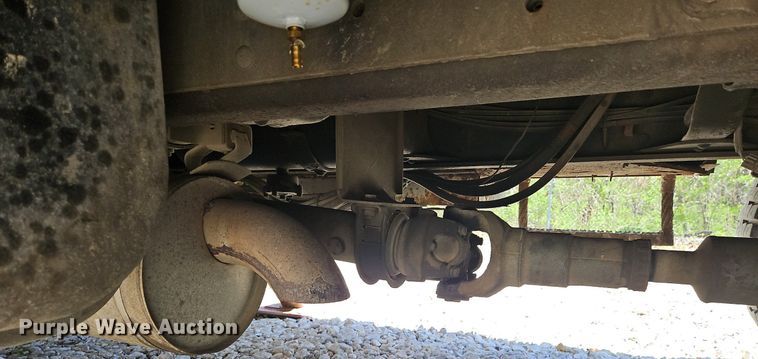 image for item DS6322 2000 Chevrolet T7500  bucket truck