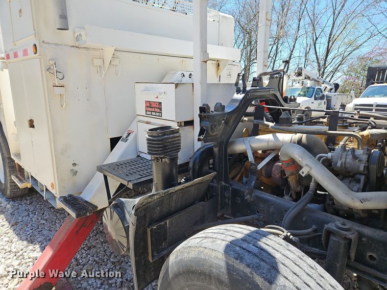 image for item DS6322 2000 Chevrolet T7500  bucket truck