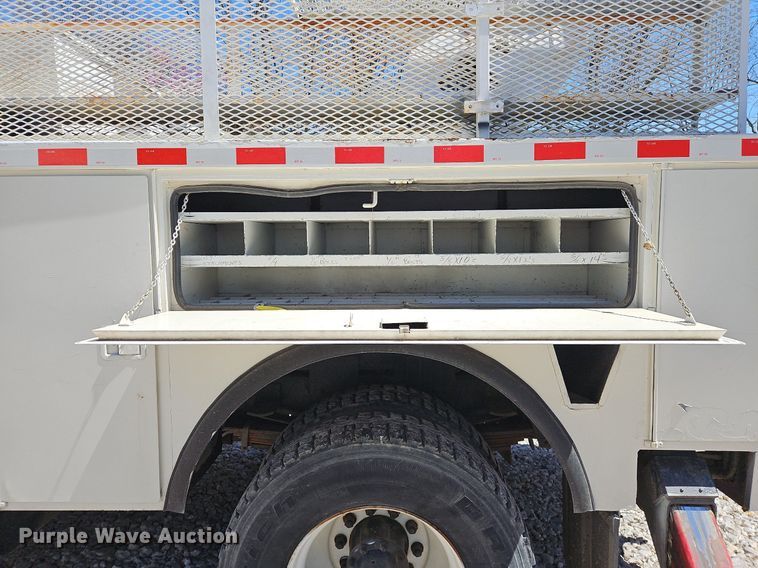 image for item DS6322 2000 Chevrolet T7500  bucket truck