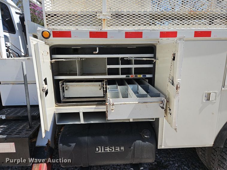 image for item DS6322 2000 Chevrolet T7500  bucket truck