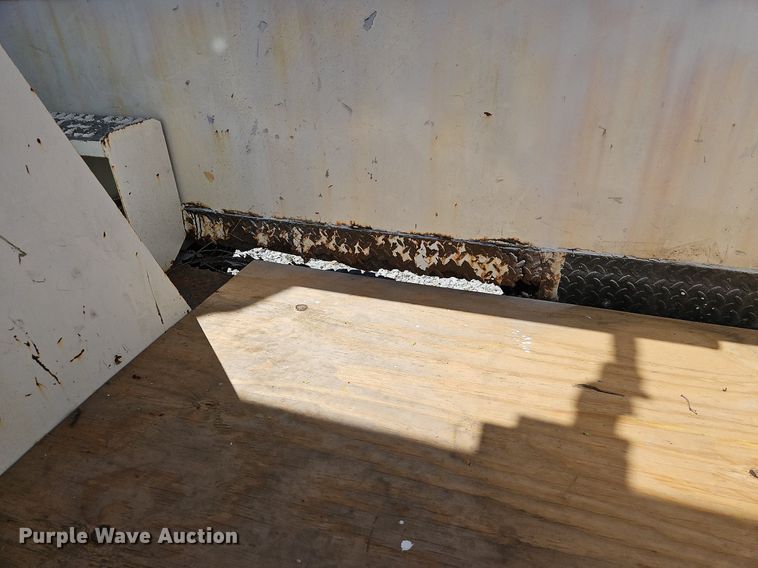 image for item DS6322 2000 Chevrolet T7500  bucket truck