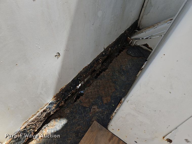 image for item DS6322 2000 Chevrolet T7500  bucket truck