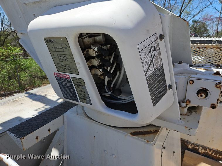 image for item DS6322 2000 Chevrolet T7500  bucket truck