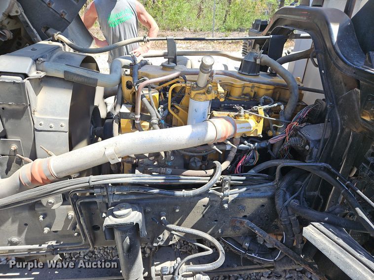 image for item DS6322 2000 Chevrolet T7500  bucket truck