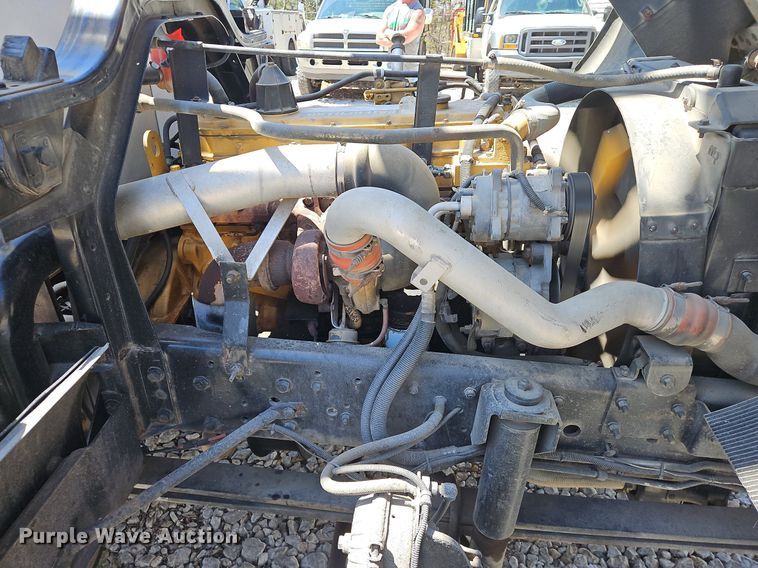 image for item DS6322 2000 Chevrolet T7500  bucket truck