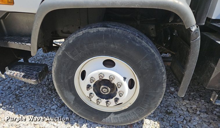 image for item DS6322 2000 Chevrolet T7500  bucket truck