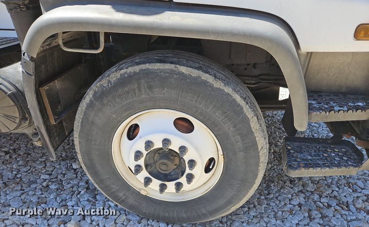 image for item DS6322 2000 Chevrolet T7500  bucket truck