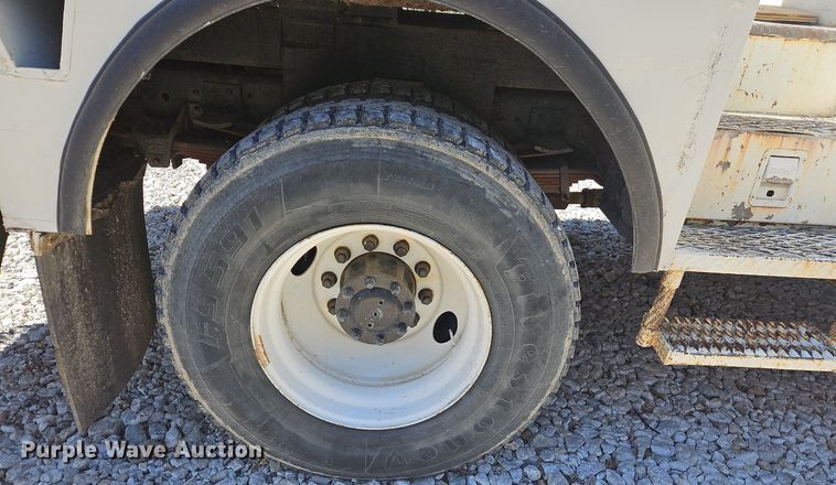 image for item DS6322 2000 Chevrolet T7500  bucket truck