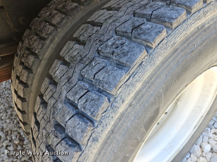 image for item DS6322 2000 Chevrolet T7500  bucket truck