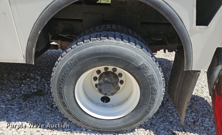 image for item DS6322 2000 Chevrolet T7500  bucket truck