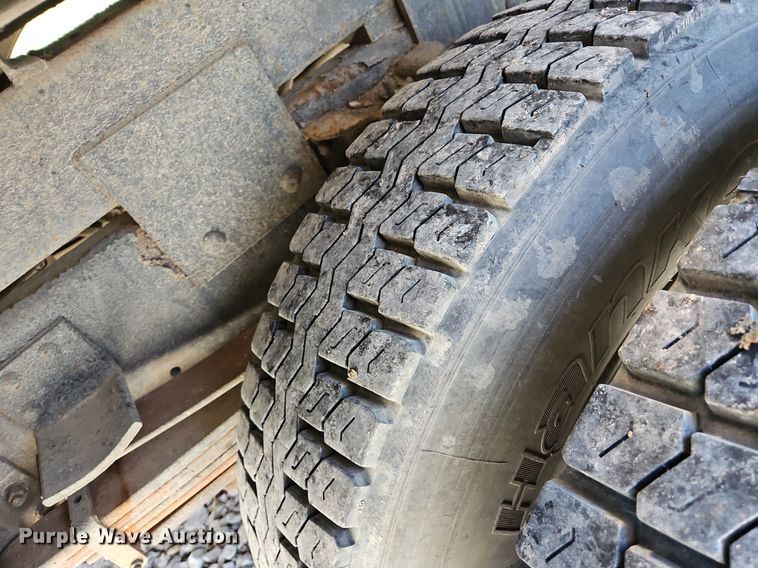 image for item DS6322 2000 Chevrolet T7500  bucket truck