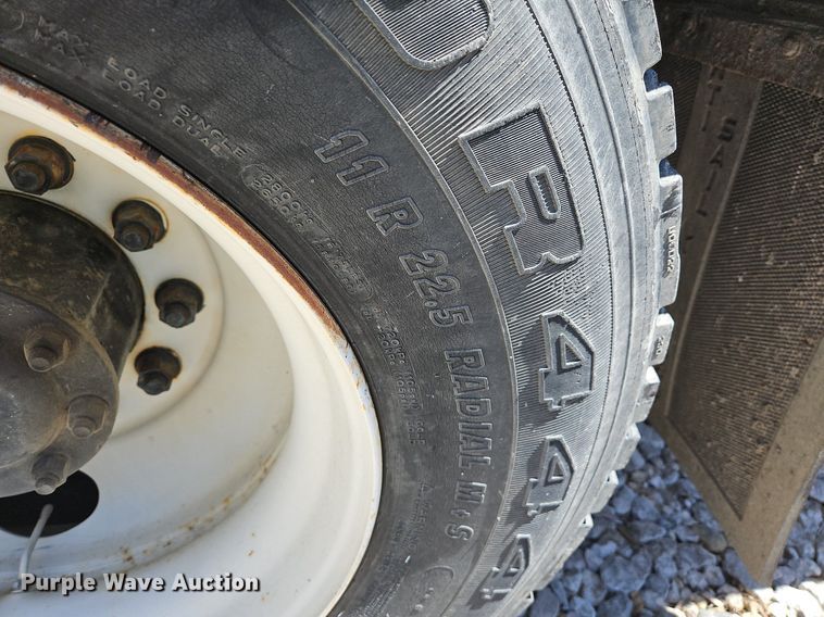 image for item DS6322 2000 Chevrolet T7500  bucket truck