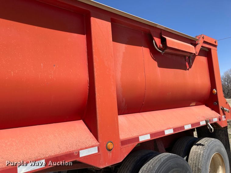 image for item HN9841 2006 Hilbilt 283/16 HD XL  end dump trailer