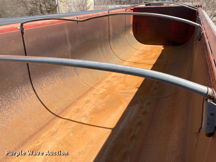 image for item HN9841 2006 Hilbilt 283/16 HD XL  end dump trailer