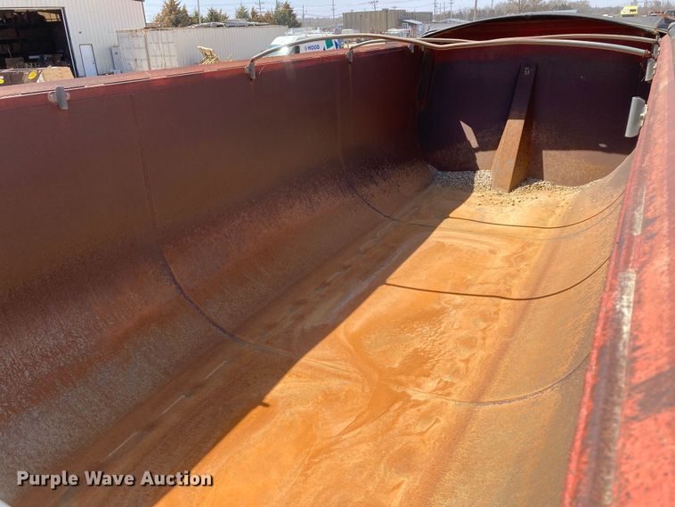 image for item HN9841 2006 Hilbilt 283/16 HD XL  end dump trailer