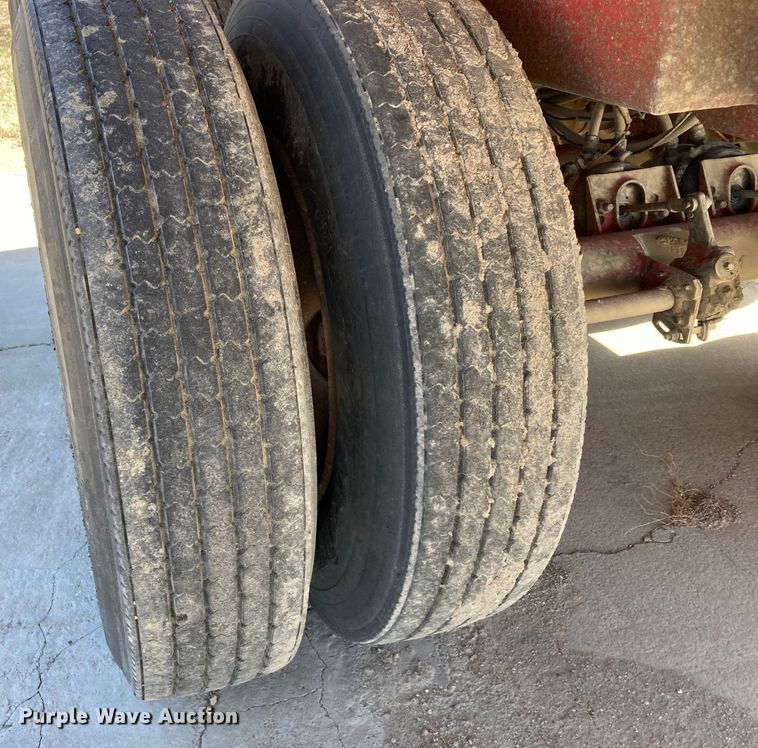 image for item HN9841 2006 Hilbilt 283/16 HD XL  end dump trailer