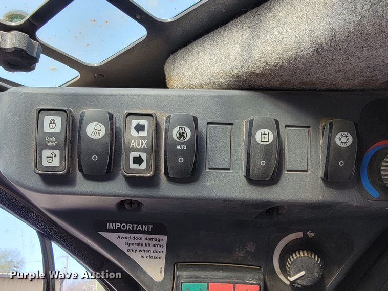 image for item HP9711 2014 John Deere 333E  tracked skid steer loader