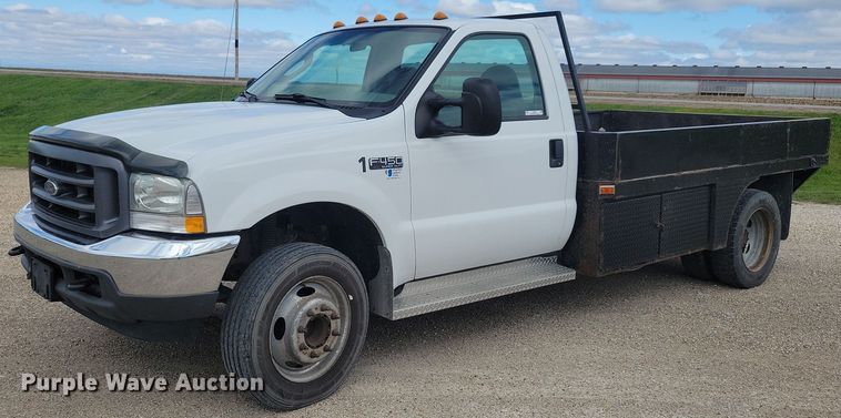 image for item IO9320 2004 Ford F450 Super Duty XL  flatbed truck