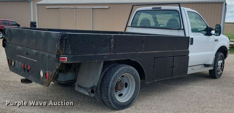 image for item IO9320 2004 Ford F450 Super Duty XL  flatbed truck