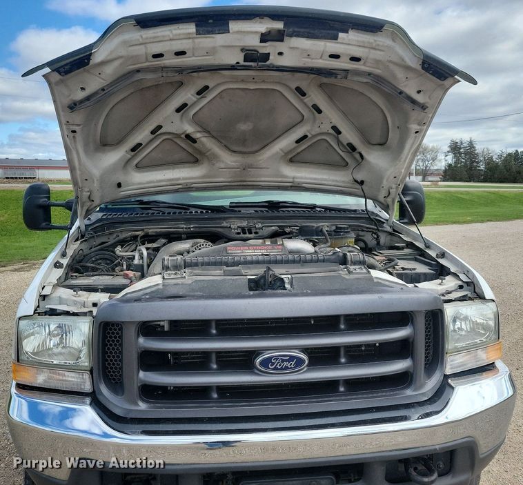 image for item IO9320 2004 Ford F450 Super Duty XL  flatbed truck