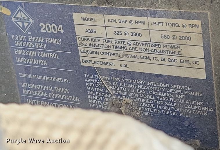 image for item IO9320 2004 Ford F450 Super Duty XL  flatbed truck