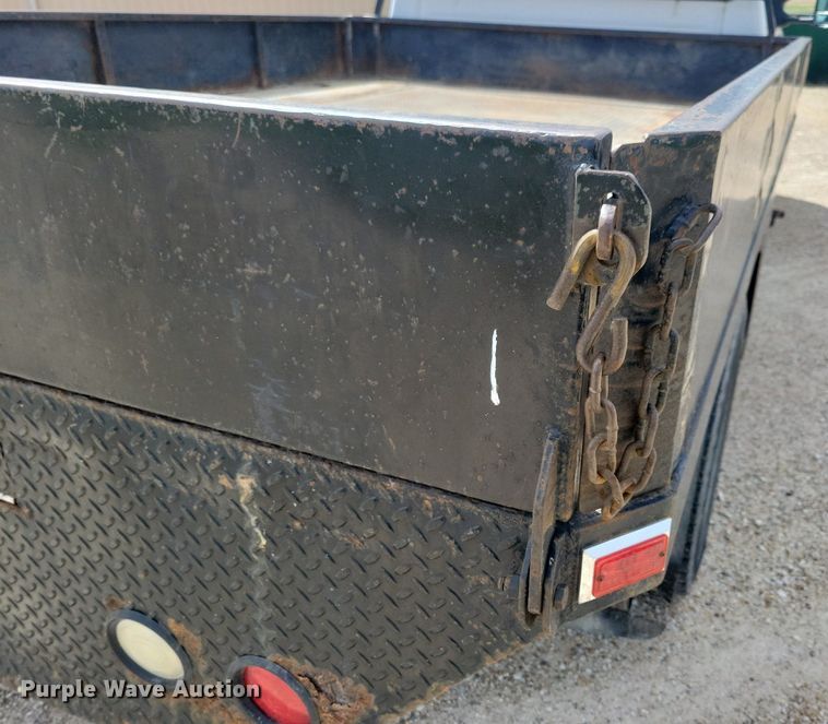 image for item IO9320 2004 Ford F450 Super Duty XL  flatbed truck