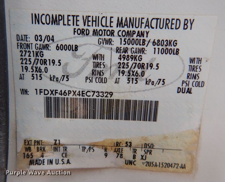 image for item IO9320 2004 Ford F450 Super Duty XL  flatbed truck