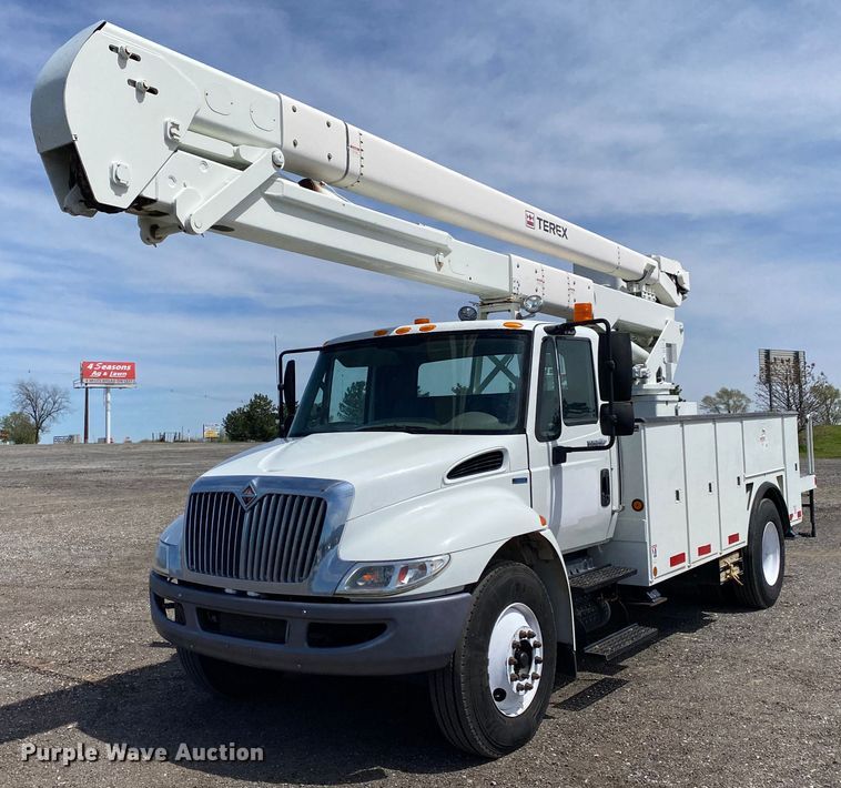 image for item KB9489 2010 International 4300 SBA  bucket truck