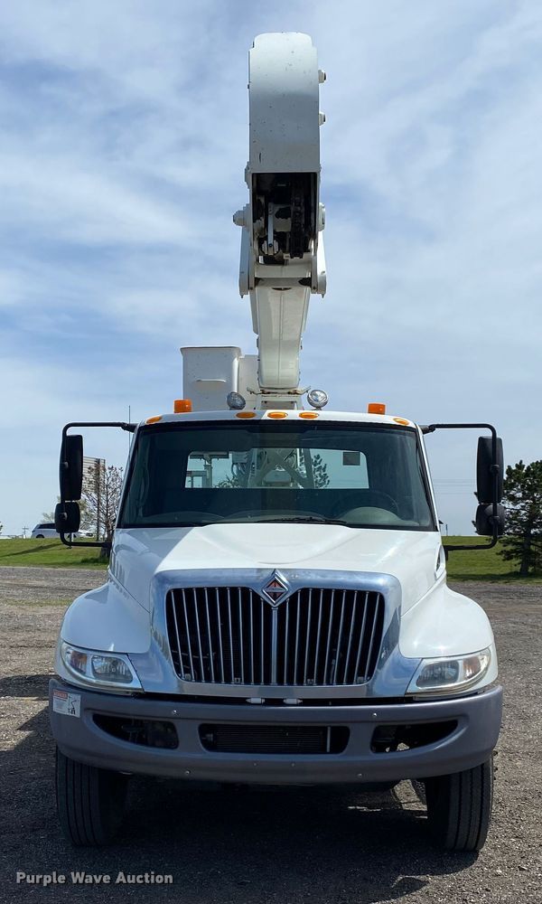 image for item KB9489 2010 International 4300 SBA  bucket truck