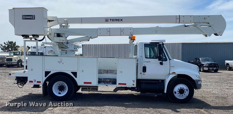 image for item KB9489 2010 International 4300 SBA  bucket truck