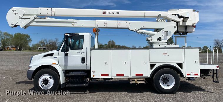 image for item KB9489 2010 International 4300 SBA  bucket truck